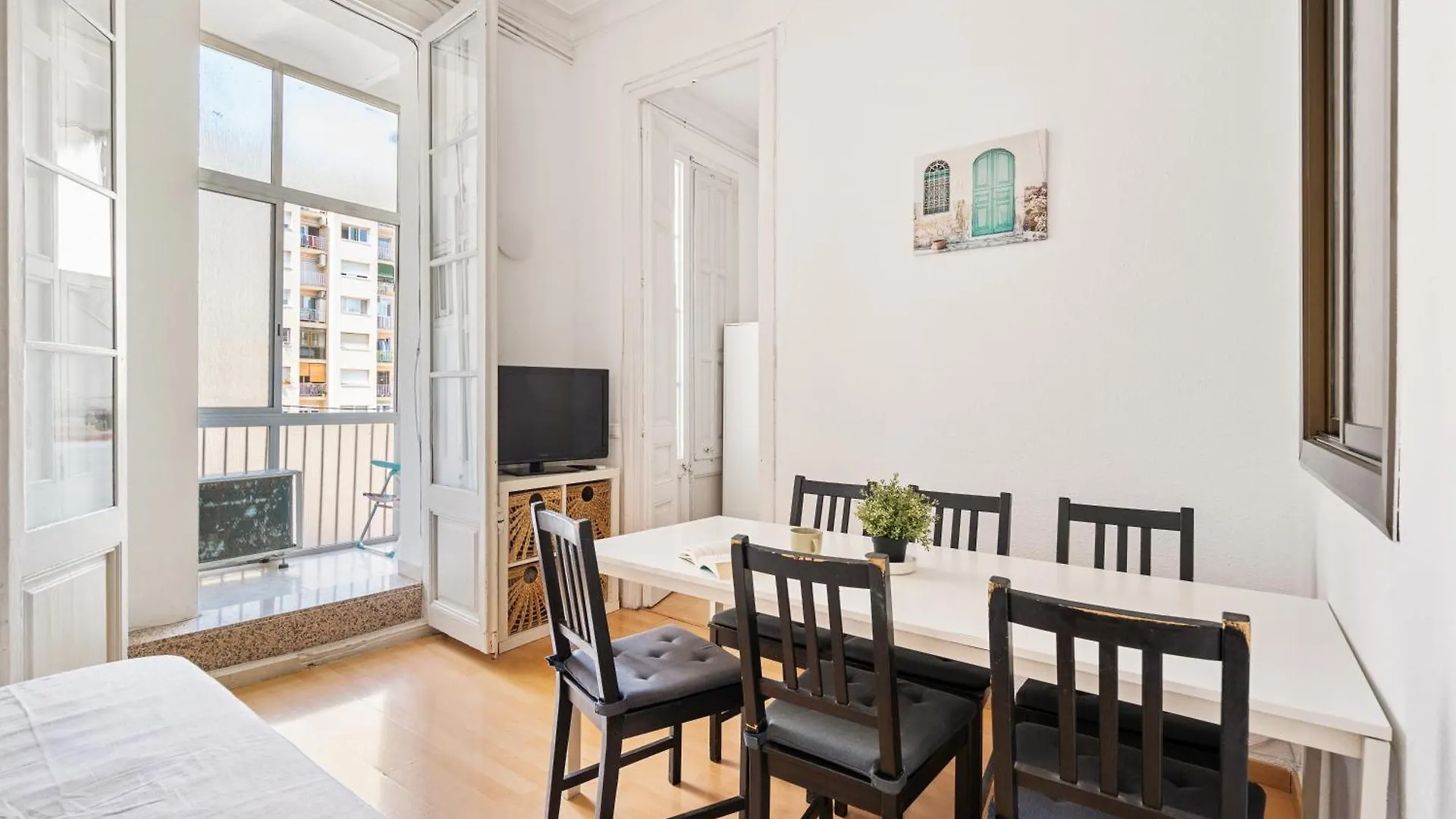 Spacious 5-Bedroom Apartment In Central Barcelona Spanyolország
