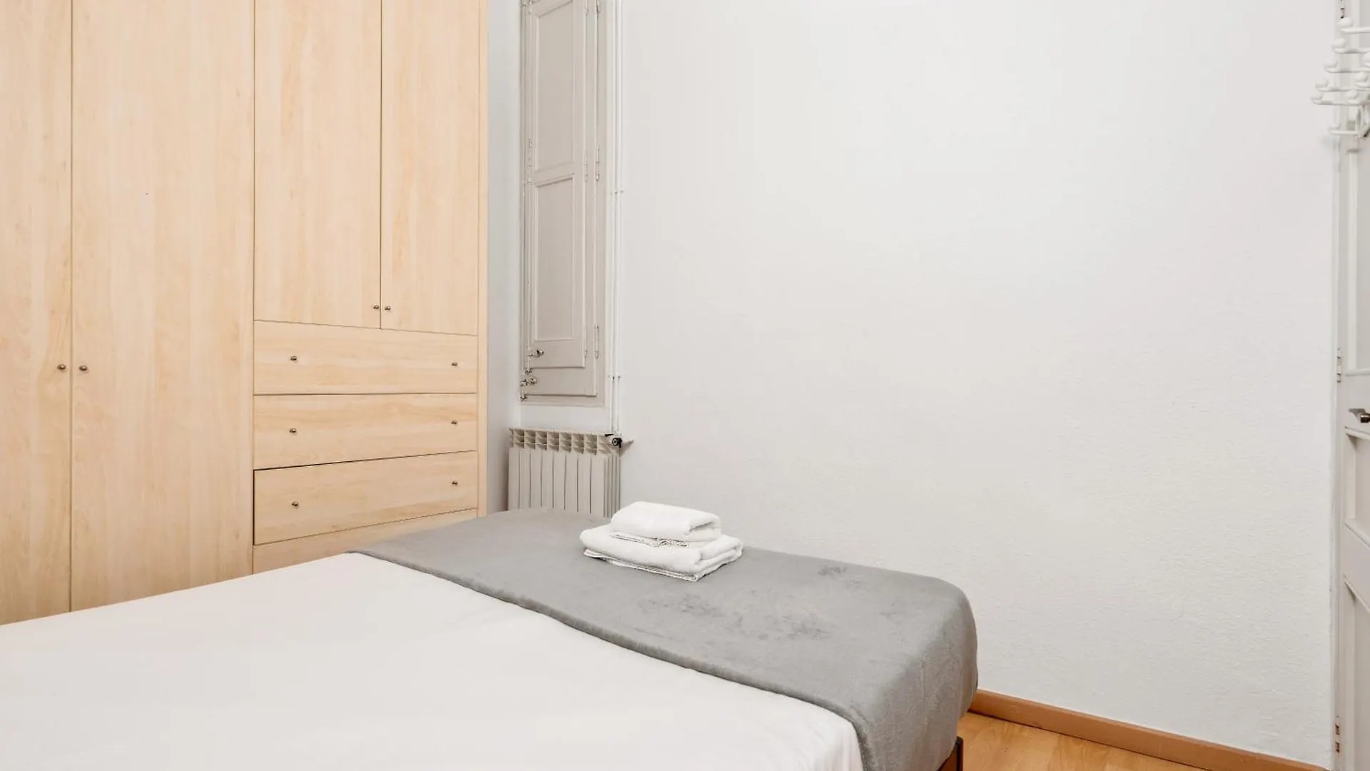 Spacious 5-Bedroom Apartment In Central Barcelona