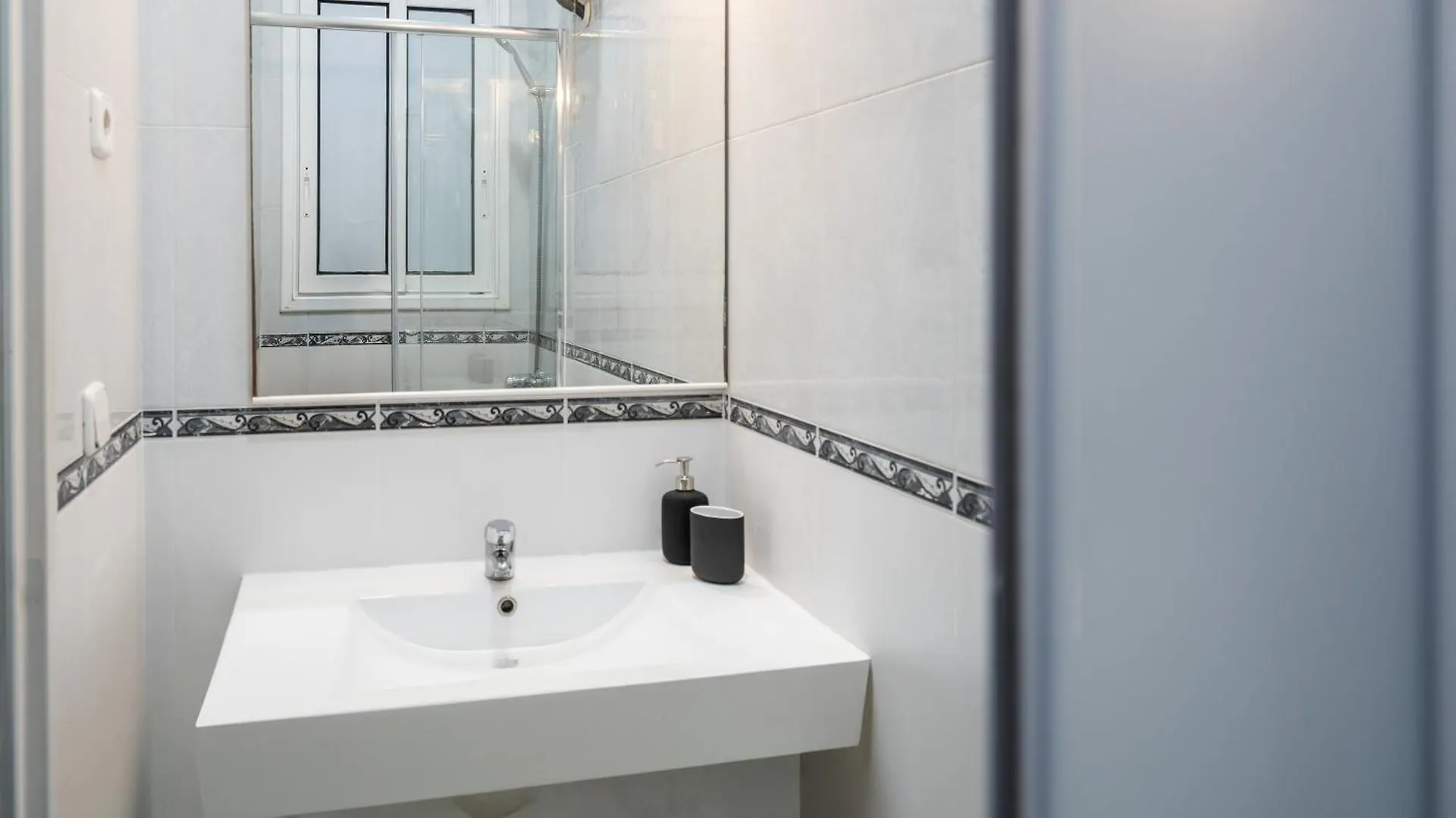 Spacious 5-Bedroom Apartment In Central Barcelona