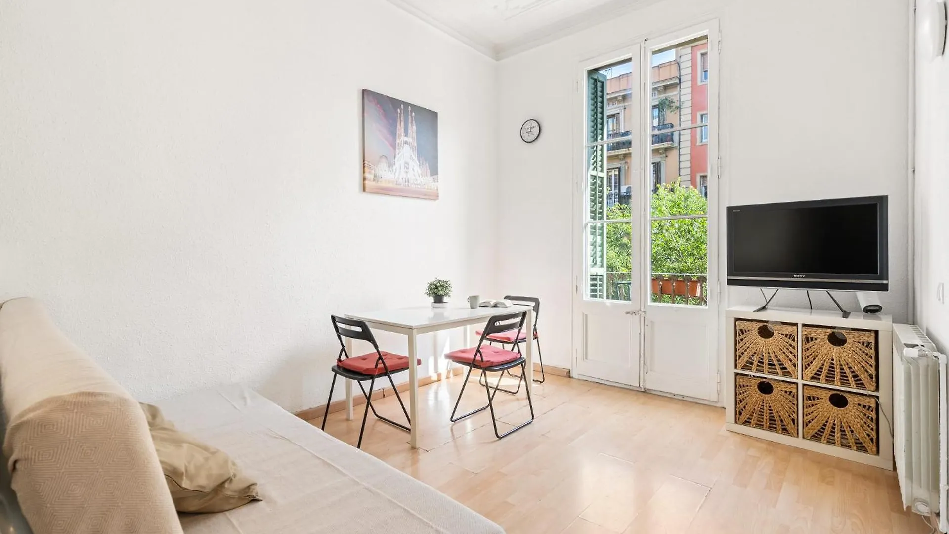 Spacious 5-Bedroom Apartment In Central Barcelona